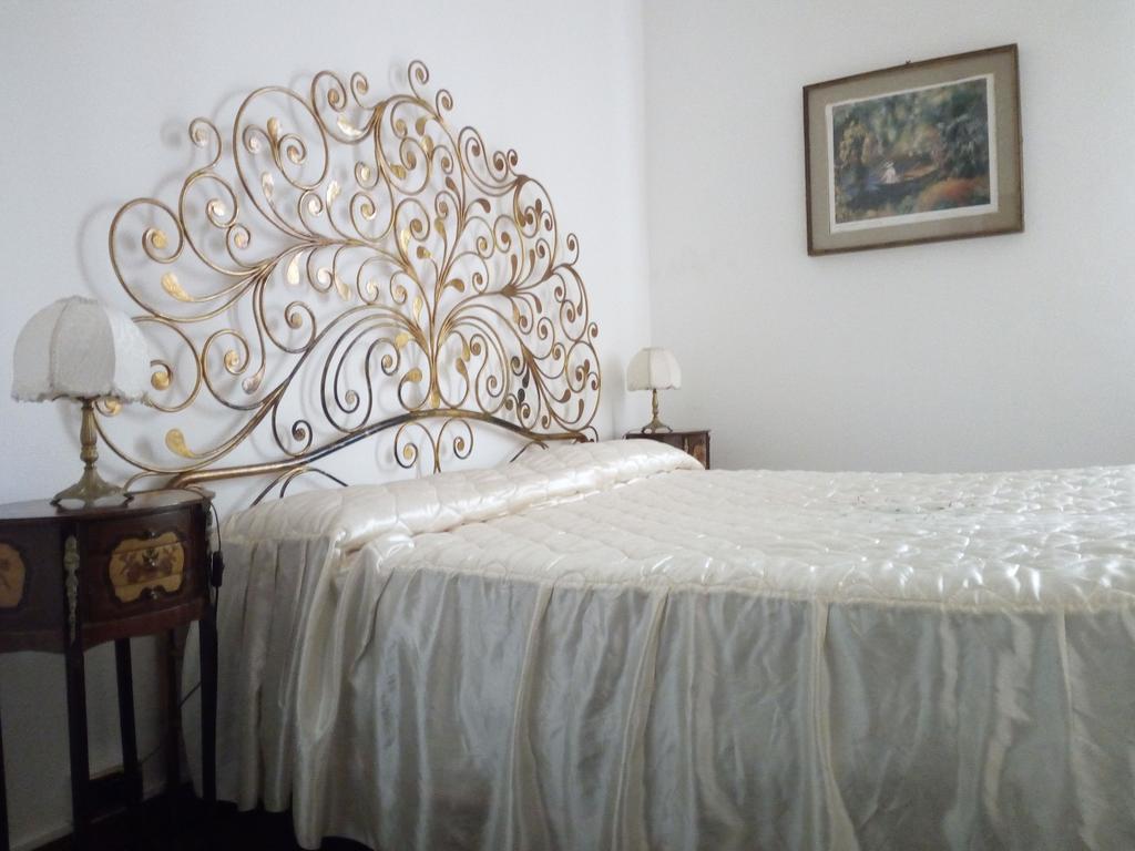 Villa Puccini Bed & Breakfast Леко Екстериор снимка