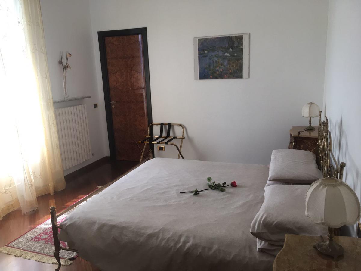 Villa Puccini Bed & Breakfast Леко Екстериор снимка