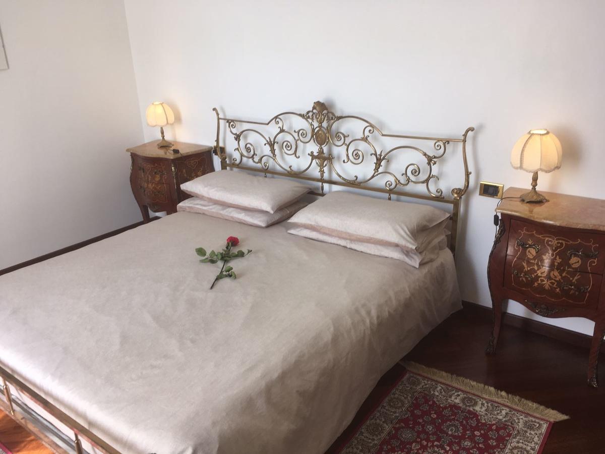 Villa Puccini Bed & Breakfast Леко Екстериор снимка