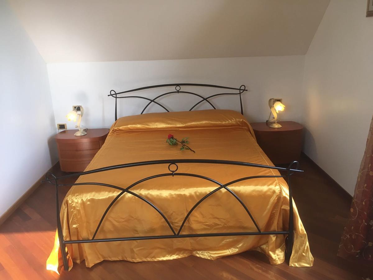 Villa Puccini Bed & Breakfast Леко Екстериор снимка
