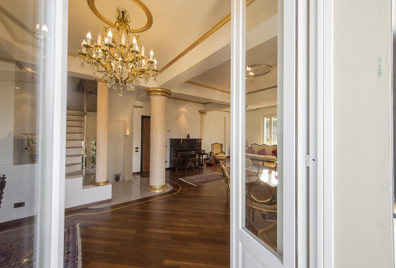 Villa Puccini Bed & Breakfast Леко Екстериор снимка