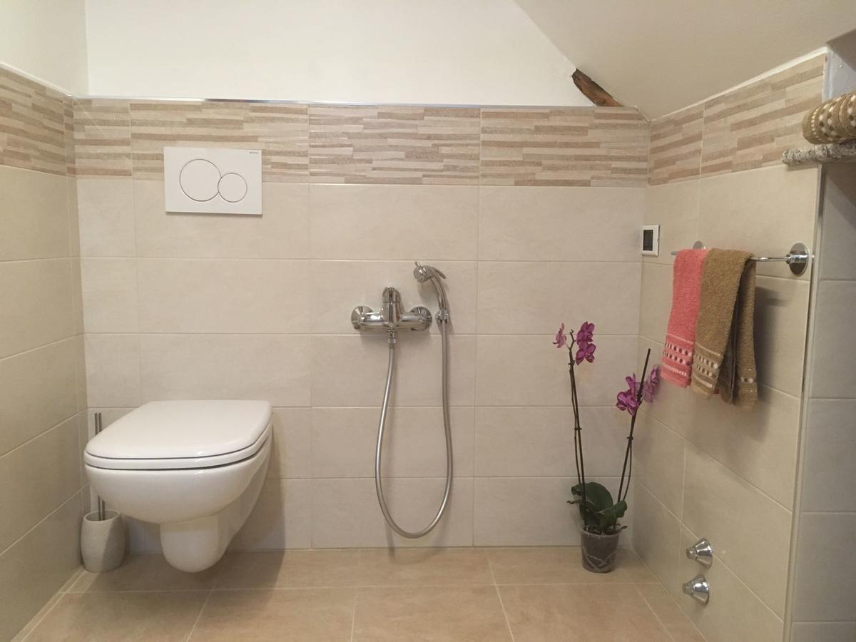 Villa Puccini Bed & Breakfast Леко Екстериор снимка